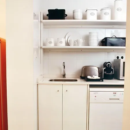 Chic & Basic Tallers Guest house