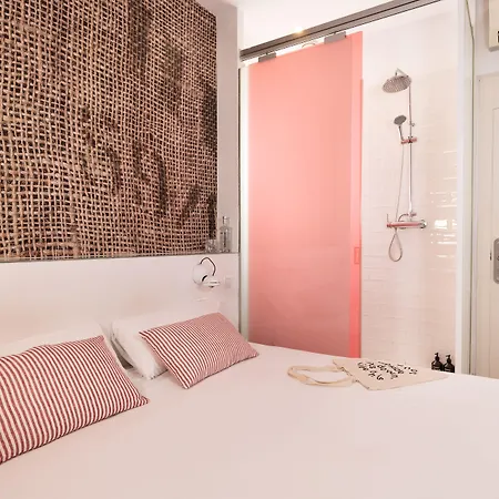 Chic & Basic Tallers Guest house