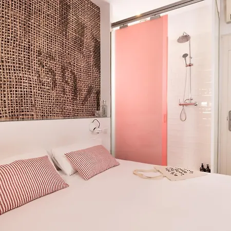 Chic&basic Tallers Guest house 3*