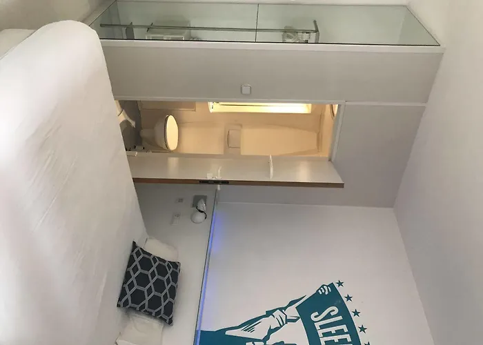 招待所 Chic & Basic Tallers